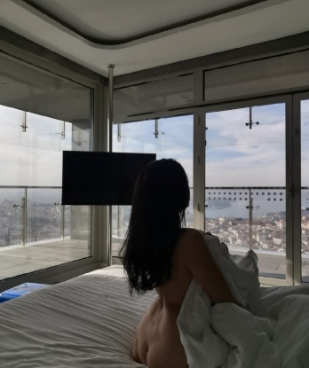 🌟 Мои услуги охватывают все, что ты можешь себе представить, и даже больше. Будь уверен, что со мной каждая встреча будет незабываемой и полной страсти. 💋 Я обладаю нежными руками, которые способны доставить тебе поистине нирвану. Мои отзывы говорят сами за себя - мои клиенты в восторге от каждого мгновения, проведенного со мной. 🌹 Живу я в Москве, и готова встретиться с тобой где угодно в этом потрясающем городе. Приходи ко мне и позволь себе настоящее совершенство! 💫🔥 Не могу дождаться нашей встречи! 562, 26 лет