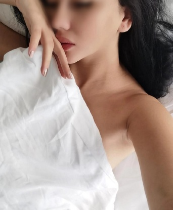 🌟 Мои услуги охватывают все, что ты можешь себе представить, и даже больше. Будь уверен, что со мной каждая встреча будет незабываемой и полной страсти. 💋 Я обладаю нежными руками, которые способны доставить тебе поистине нирвану. Мои отзывы говорят сами за себя - мои клиенты в восторге от каждого мгновения, проведенного со мной. 🌹 Живу я в Москве, и готова встретиться с тобой где угодно в этом потрясающем городе. Приходи ко мне и позволь себе настоящее совершенство! 💫🔥 Не могу дождаться нашей встречи! 562, 26 лет