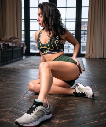 Искушение на две ножки ждет щедрого и нежного ценителя женской красоты. Готова погрузить тебя в атмосферу страсти и сделать нашу встречу по-настоящему незабываемой. Позвони, и я открою для тебя новый мир удовольствий! 10226, 26 лет