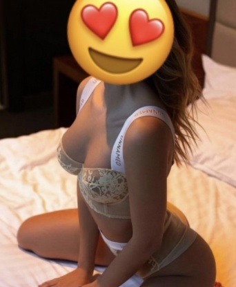 Со мной ты окунешься в мир наслаждения и релаксации. Мои опытные ручки сделают твое тело счастливым, а мои губы подарят незабываемые эмоции. Оказываю широкий спектр услуг: классический и эротический массаж, стриптиз, оральный и классический секс, делаю ролевые игры и фут-фетиш. Не ограничивай свои фантазии, расскажи мне о своих желаниях, и я сделаю все, чтобы они исполнились. Возможен выезд к тебе в отель или апартаменты. У меня есть отличные отзывы, и я приложу все усилия, чтобы ты остался доволен нашей встречей. Жду тебя, мой красавчик! 😉🌹💋 14540, 19 лет