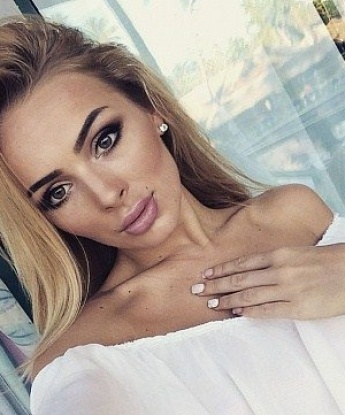 Мои услуги - искусство воплотить твои фантазии в реальность. Невероятная страсть и нежность получат свое воплощение в нашей встрече. Фото говорят сами за себя, не так ли? Оставляй свои сомнения позади, ведь у меня полон рекорд довольных клиентов. Живу в самом прекрасном городе Москве, где все твои сокровенные желания сбудутся. Так что, не медли, и позвони мне прямо сейчас, чтобы мы обсудили все детали нашей незабываемой встречи. 💋💫💥 15156, 22 года