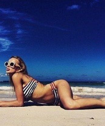 Мои услуги - искусство воплотить твои фантазии в реальность. Невероятная страсть и нежность получат свое воплощение в нашей встрече. Фото говорят сами за себя, не так ли? Оставляй свои сомнения позади, ведь у меня полон рекорд довольных клиентов. Живу в самом прекрасном городе Москве, где все твои сокровенные желания сбудутся. Так что, не медли, и позвони мне прямо сейчас, чтобы мы обсудили все детали нашей незабываемой встречи. 💋💫💥 15156, 22 года